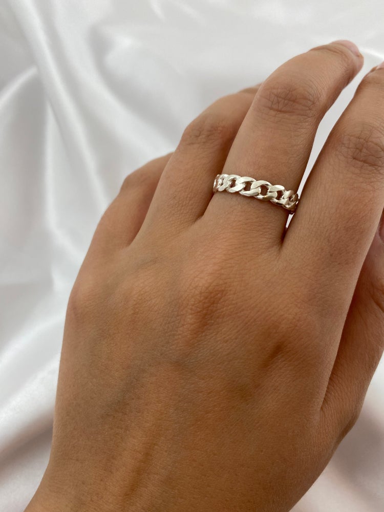Linked Together Thin Chain Ring