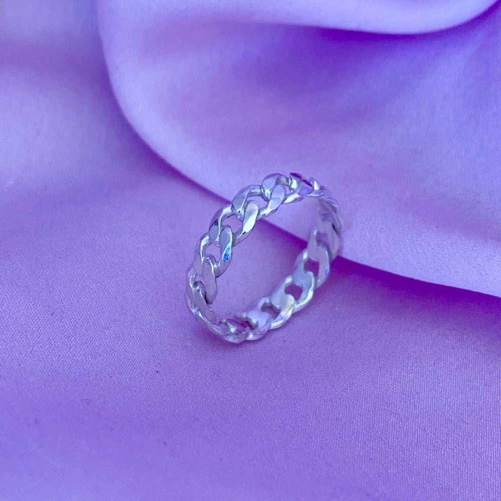 Linked Together Thin Chain Ring